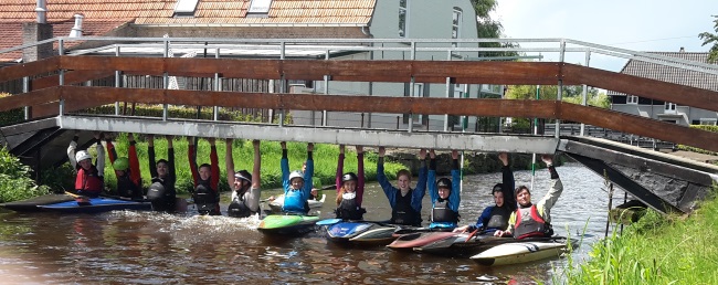 Landelijke_kano_jeugd_weekend_2016_aan_de_brug